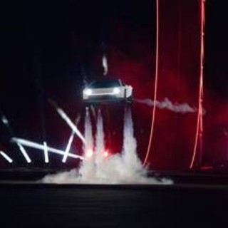 Tesla svela la Roadster, l'auto sportiva capace di volare: in produzione dal 2028