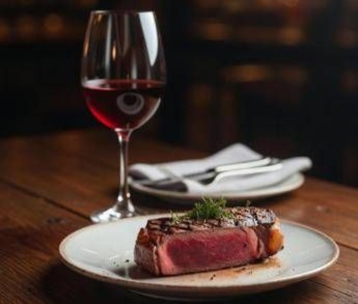 No a vino e carne rossa, il doppio divieto di Garattini a tavola No a vino e carne rossa, il doppio divieto di Garattini a tavola