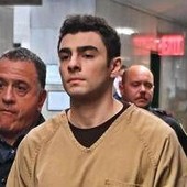 Luigi Mangione, il giudice esclude la pena di morte: la decisione Luigi Mangione, il giudice esclude la pena di morte: la decisione