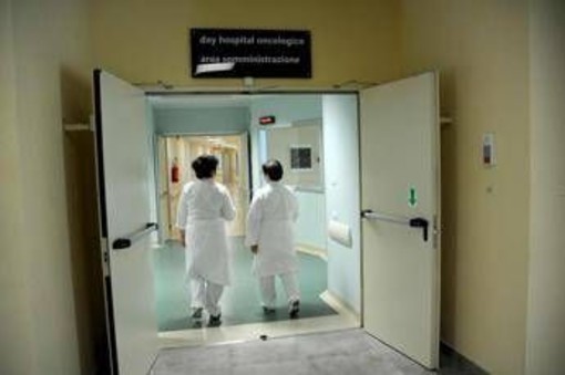 Aiom: "90% oncologi usa accesso precoce a terapie, rimane nodo burocrazia" Aiom: "90% oncologi usa accesso precoce a terapie, rimane nodo burocrazia"
