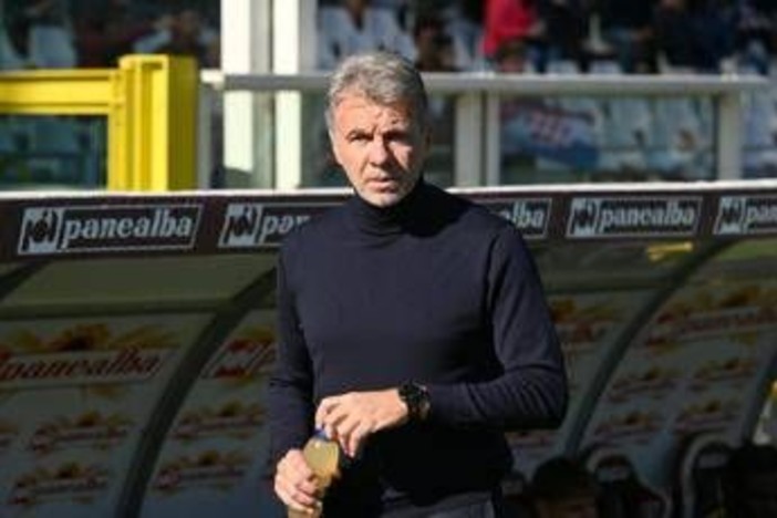 Genoa-Torino, caos arbitrale: Baroni chiede un rigore, poi viene espulso Ilkhan Genoa-Torino, caos arbitrale: Baroni chiede un rigore, poi viene espulso Ilkhan