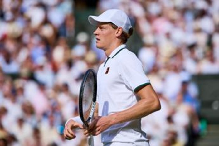 Wimbledon, Sinner sbaglia volée e si dispera: gesto 'insolito' di Jannik Wimbledon, Sinner sbaglia volée e si dispera: gesto 'insolito' di Jannik