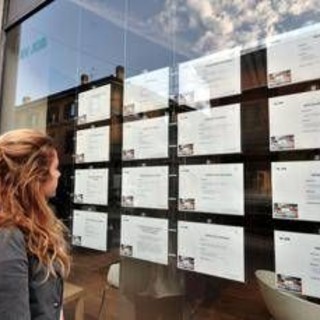 Lavoro, disoccupazione scende al 6% a ottobre: al 19,8% tra i giovani