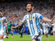 Messi show e l’Argentina vince al debutto, tripletta da record all’Algeria