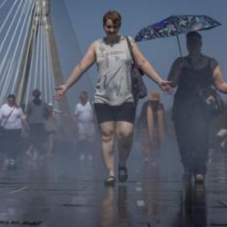 Caldo record in Europa, l'ondata si sposta a Est: Budapest verso i 40°C, allerta in 7 Paesi Caldo record in Europa, l'ondata si sposta a Est: Budapest verso i 40°C, allerta in 7 Paesi