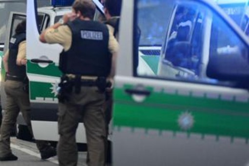 Germania, attacco con coltello alla stazione di Rosenheim: uccisa 31enne britannica Germania, attacco con coltello alla stazione di Rosenheim: uccisa 31enne britannica