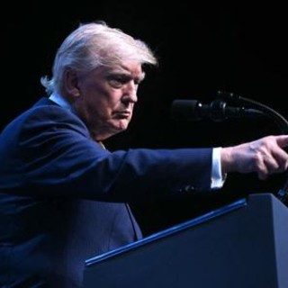 Hormuz, Trump: "Niente pedaggio 20%, faremo accordi commerciali con Paesi del Golfo"