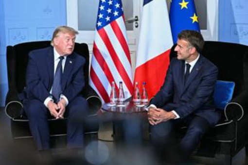 Leader al G7, Trump incontra Macron: "Stretto di Hormuz sarà completamente aperto venerdì"