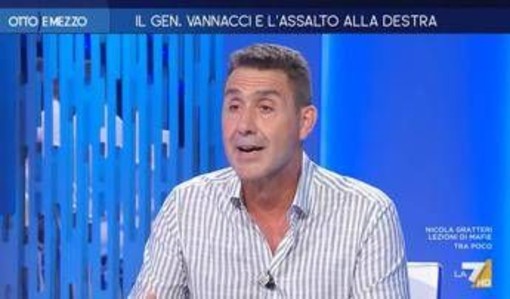 Vannacci promosso in tv da Gruber, Bocchino: "Efficace nella fossa dei leoni''. Per Telese "ha bucato lo schermo" Vannacci promosso in tv da Gruber, Bocchino: "Efficace nella fossa dei leoni''. Per Telese "ha bucato lo schermo"