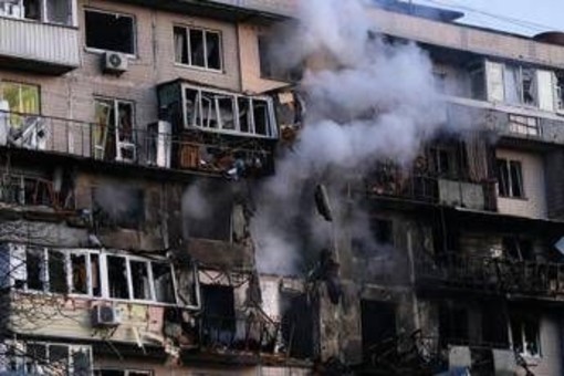 Kiev sotto attacco nella notte, centinaia di droni e missili sulla capitale Kiev sotto attacco nella notte, centinaia di droni e missili sulla capitale