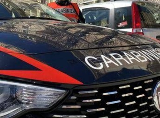 Fano, accoltella fratello e genitori: arrestato 21enne, padre in gravi condizioni