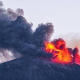 Eruzione Etna, Ingv: "Impossibile stimare quanto durerà" Eruzione Etna, Ingv: "Impossibile stimare quanto durerà"