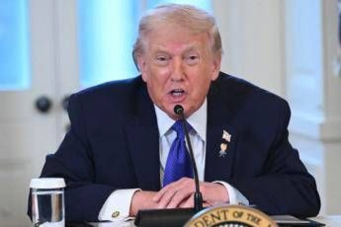 Venezuela, Trump: "Trenta milioni di barili di petrolio per gli Usa"