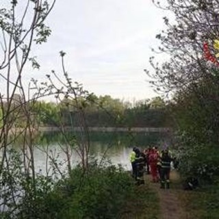 Milano, trovato cadavere in auto nel laghetto di Nerviano