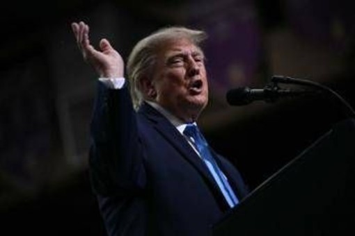 Trump: "Non credo che Cina e Russia stiano aiutando l'Iran"