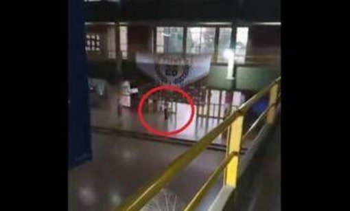 Argentina, 15enne spara in una scuola: morto uno studente, 8 i feriti