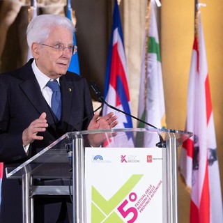 IA, Mattarella “Frenare competizione esasperata tra pochi soggetti”