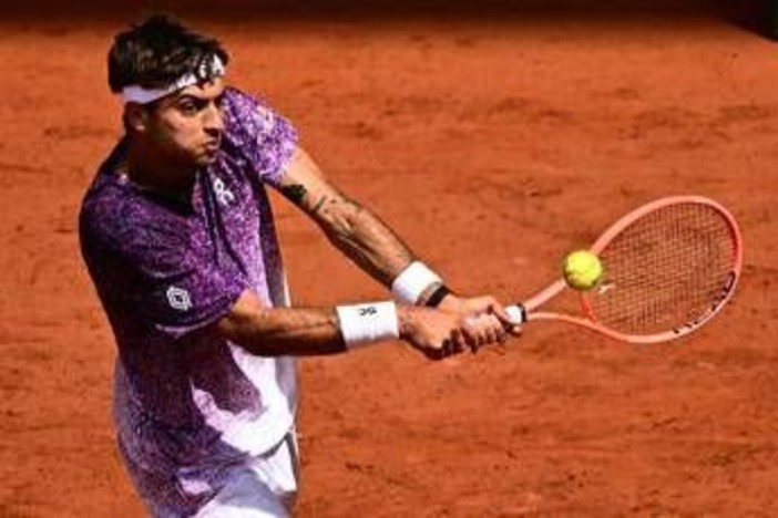 Svajda si fa male, Cobolli corre ad aiutarlo: fair play al Roland Garros Svajda si fa male, Cobolli corre ad aiutarlo: fair play al Roland Garros