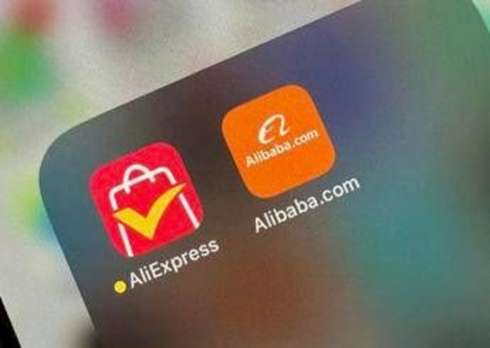 Natale, da ricerca del regalo perfetto a momenti in famiglia, ecco come lo celebrano gli italiani Natale, da ricerca del regalo perfetto a momenti in famiglia, ecco come lo celebrano gli italiani