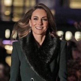 "Tempra d'acciaio e fascino straordinario", per i sudditi britannici Kate è la regina ideale "Tempra d'acciaio e fascino straordinario", per i sudditi britannici Kate è la regina ideale