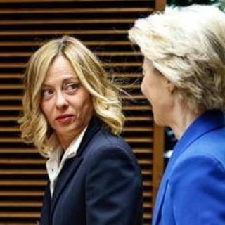 Ue, pressing Meloni su risorse per l'energia. E il governo congela il dossier su riarmo e difesa