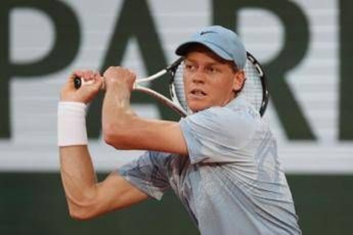 Sinner, crampi e vomito al Roland Garros? Cos'è successo con Cerundolo