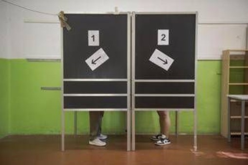 Sondaggio politico, Fratelli d'Italia in stallo e giù il Pd