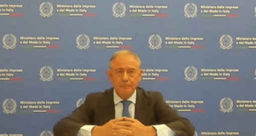 Farmaceutica, Urso: "Modello di politica industriale per vincere sfida innovazione"