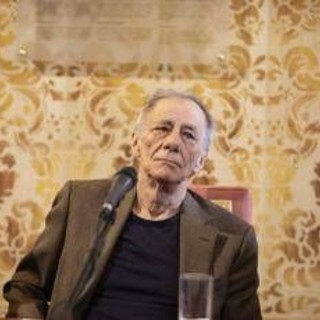 Roberto Vecchioni, rinviate per motivi di salute quattro date del tour