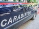 Genitori al centro commerciale, tre figli piccoli lasciati per ore da soli in casa: denunciati