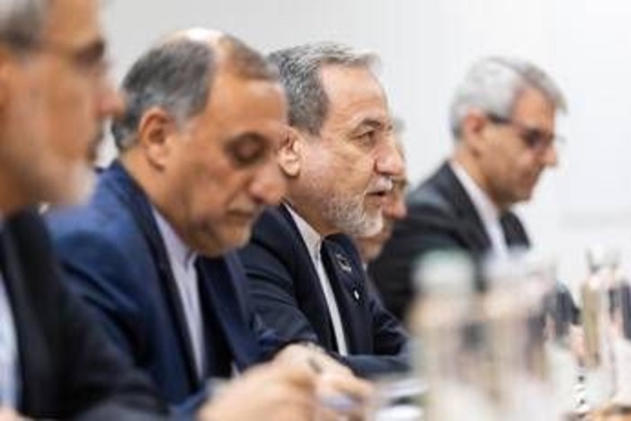 Iran-Usa, progressi a Ginevra ma 'linee rosse' di Trump restano: lo scenario Iran-Usa, progressi a Ginevra ma 'linee rosse' di Trump restano: lo scenario