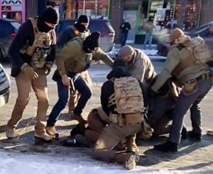 Minneapolis, Pretti ucciso dagli agenti: i video e la pistola, inchiesta e tensioni