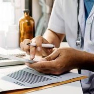 Malattia e lavoro, scatta la stretta Inps: più visite fiscali e nuove regole su orari e procedure
