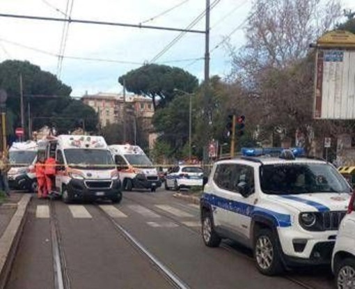 Roma, tamponamento tra due tram in via Prenestina: feriti alcuni passeggeri