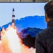 La Corea del Nord lancia 10 missili balistici a corto raggio La Corea del Nord lancia 10 missili balistici a corto raggio