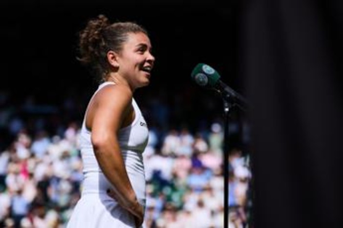 C'è Federer, Paolini si emoziona: "Dovevo restare concentrata" C'è Federer, Paolini si emoziona: "Dovevo restare concentrata"