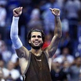 Us Open, Carlos Alcaraz soffre ma rimonta e batte Jaime Faria: è terzo turno Us Open, Carlos Alcaraz soffre ma rimonta e batte Jaime Faria: è terzo turno