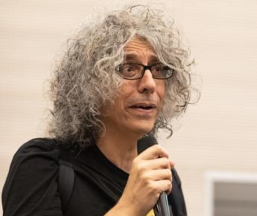 Giovanni Allevi, lo sfogo sulla malattia: "Il caldo estivo aumenta il mio dolore" Giovanni Allevi, lo sfogo sulla malattia: "Il caldo estivo aumenta il mio dolore"