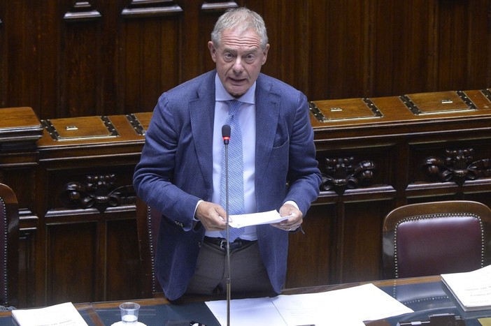 Data center, ok Cdm a strategicità per due investimenti. Urso “Italia attrattiva”