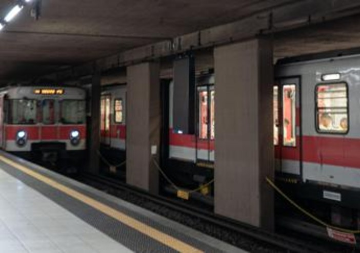Ragazza sfregiata con il coltello in metro a Milano, Saidi resta in carcere Ragazza sfregiata con il coltello in metro a Milano, Saidi resta in carcere