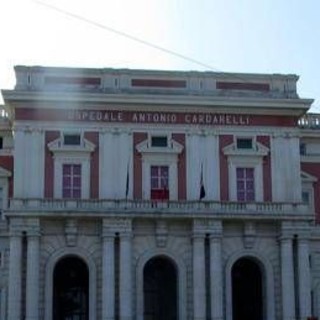 Napoli, paziente si lancia nel vuoto al Cardarelli: tragedia in terapia intensiva grandi ustionati Napoli, paziente si lancia nel vuoto al Cardarelli: tragedia in terapia intensiva grandi ustionati