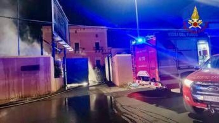 Palermo, nuovo incendio a 'Sicily by car' di Dragotto: distrutte diverse auto Palermo, nuovo incendio a 'Sicily by car' di Dragotto: distrutte diverse auto