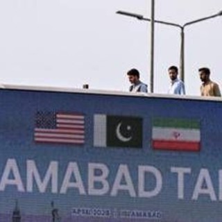 Usa-Iran, colloqui in salita. Trump: "Apriremo Stretto di Hormuz con o senza Teheran" Usa-Iran, colloqui in salita. Trump: "Apriremo Stretto di Hormuz con o senza Teheran"