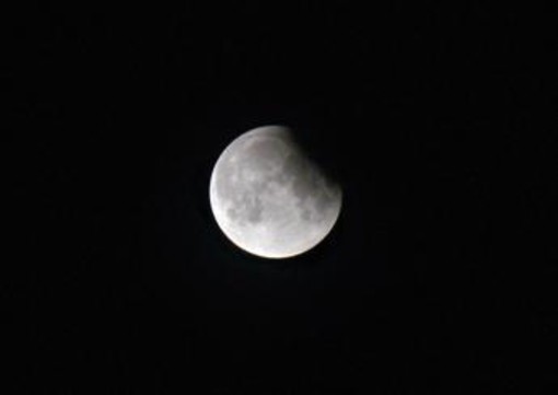 Eclissi lunare del 28 agosto, a che ora e dove vederla in Italia: la mappa e i consigli
