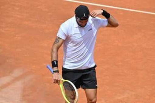 Roland Garros, Berrettini soffre il caldo di Parigi: cos'è successo con Fucsovics Roland Garros, Berrettini soffre il caldo di Parigi: cos'è successo con Fucsovics