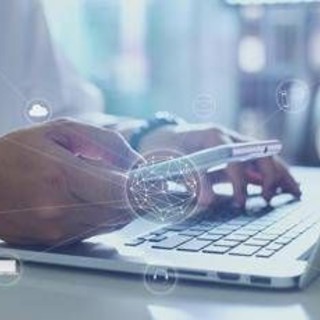 Consumi, secondo un'indagine per il 66% degli italiani il prezzo è determinante nell'acquisto di abbigliamento