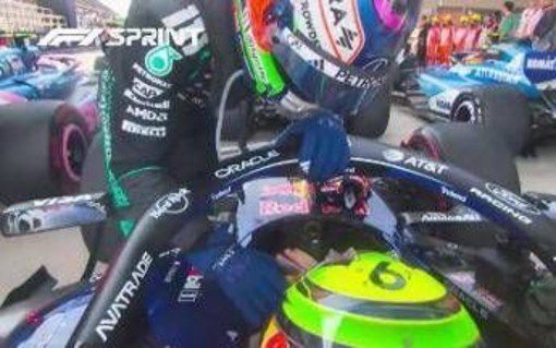 Antonelli colpisce Hadjar nella Sprint Gp Cina: "Mi ha rovinato la gara" Antonelli colpisce Hadjar nella Sprint Gp Cina: "Mi ha rovinato la gara"