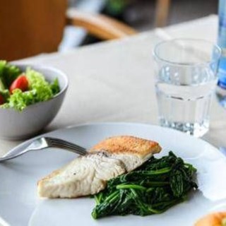 La dieta per invecchiare senza malattie, i cibi per arrivare 'sani' a 70 anni: lo studio