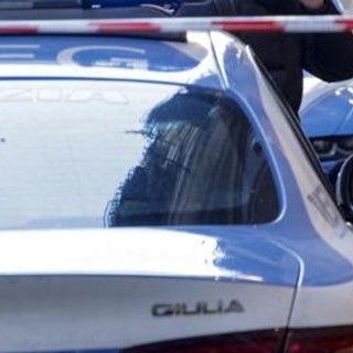 Napoli, rissa e spari in piazza Montesanto: sequestrato kalashnikov, tre fermi tra cui una donna Napoli, rissa e spari in piazza Montesanto: sequestrato kalashnikov, tre fermi tra cui una donna