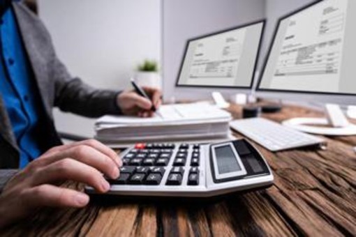 Tasse, i dati Cgia: la pressione fiscale cala in Italia ma nel 2027 salirà Tasse, i dati Cgia: la pressione fiscale cala in Italia ma nel 2027 salirà